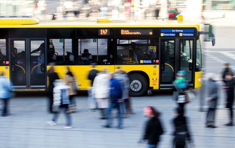 Як не інфікуватись COVID-19 у громадському транспорті. Рекомендації лікарів КНП «Жмеринський РМЦ ПМСД»